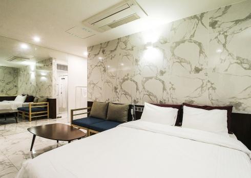 Hotel Elephant Shower Jinju Extérieur photo