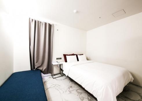 Hotel Elephant Shower Jinju Extérieur photo